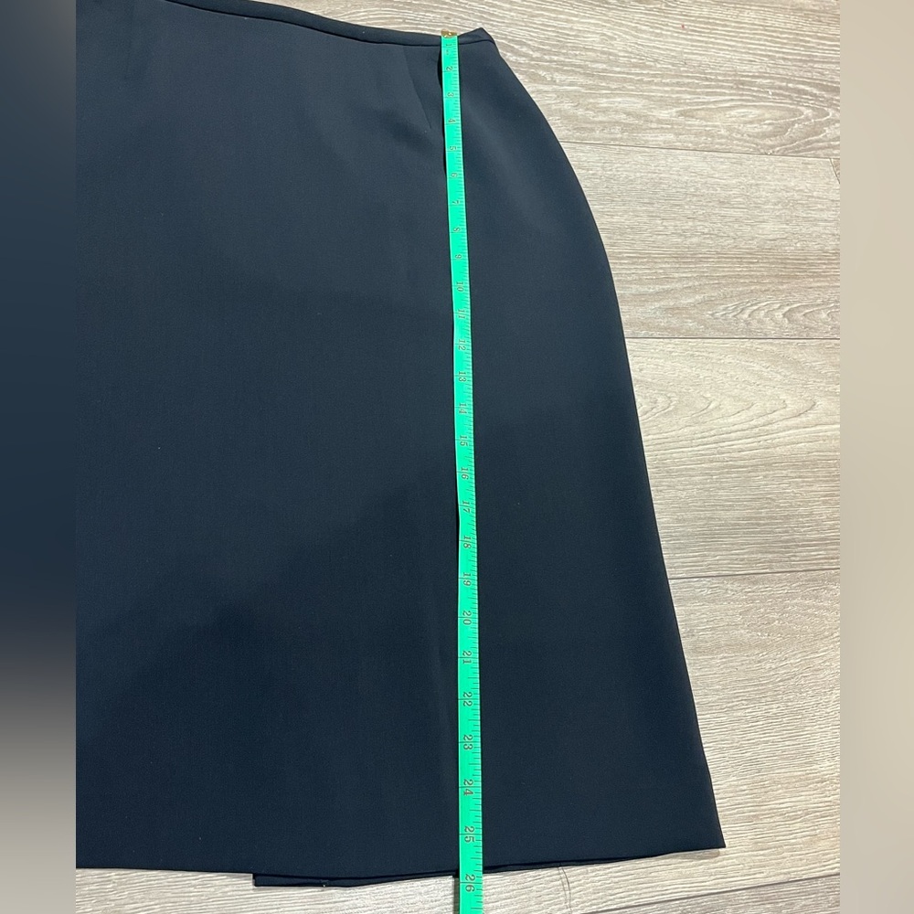 Elegant Black Women's Skirt - Picture 4 of 5